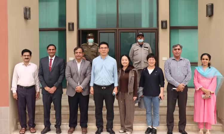 Prof. Yanzhen Bi and Team Visit CEMB to Strengthen Research Collaboration