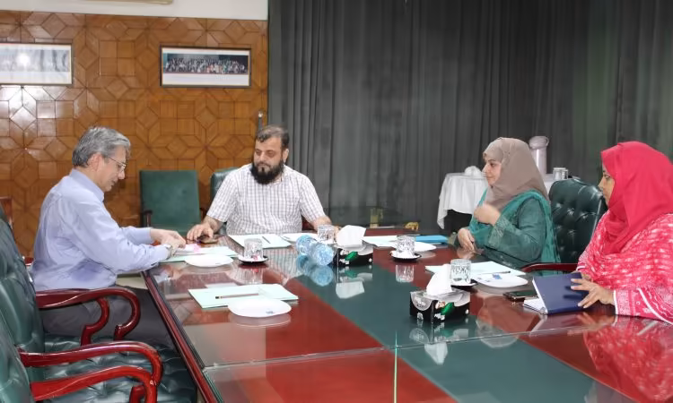 CEO of Pink Ribbon Pakistan, Mr. Omer Aftab, Visits CEMB to Discuss Cost-Effective Genetic Screening