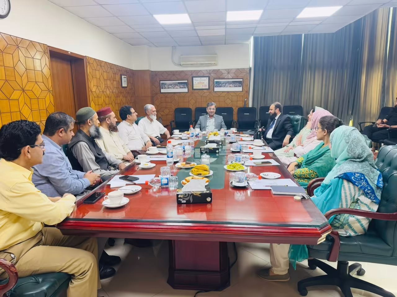 Prof. Dr. Rauf-i-Azam, Vice Chancellor of Government College University Faisalabad (GCUF) Visits CEMB